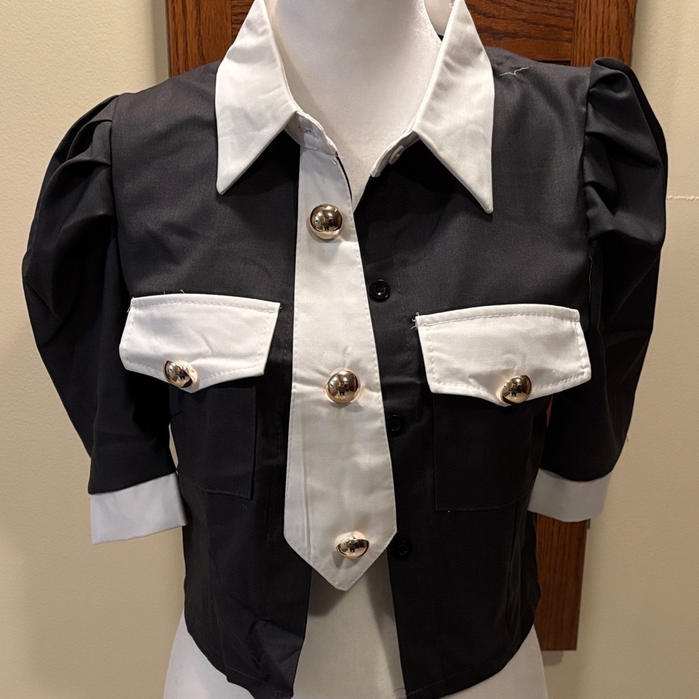 Qiaoxin Gray and White Button-Up Top and Matching Shorts with Pockets - Medium